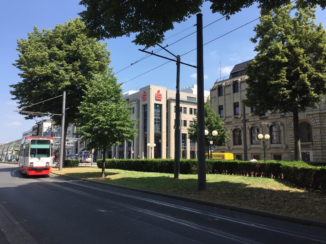 Großzügige, lichtdurchflutete Etage in Bestlage!  Was suchen Sie?