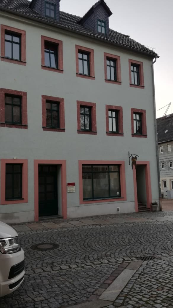 Attraktive 3 – ZI – WOHNUNG in ruhiger Zentrumsnähe mit EBK und Grünfläche