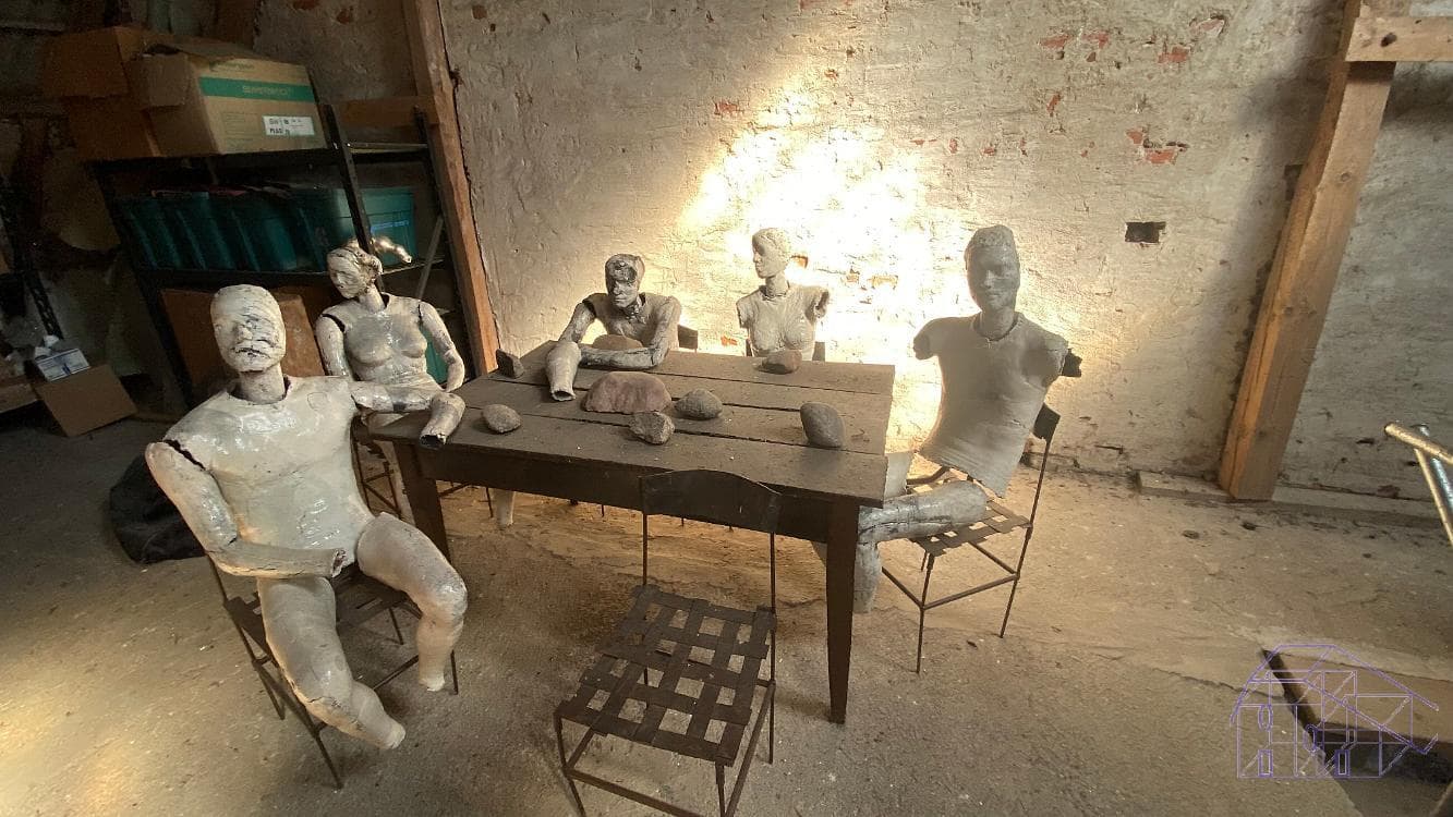 Vollsanierter, exklusiver, imposanter Künstlerhof in idyllischer Dorfrandlage mit Hautwohnung, 3 Appartements und reichlich Gästezimmer und Werk.- und Ausstellungshallen!