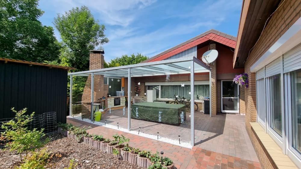 Ideal für kleine Handwerksbetriebe! Werkstatt mit Rolltor und Garagen +  XXL-Wohnhaus auf großem Grundstück!