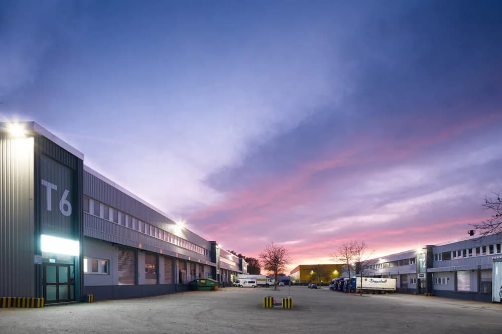 Lager- und Büroflächen ab ca. 1.300 m² | 5t/m² | ebenerdig/Rampe