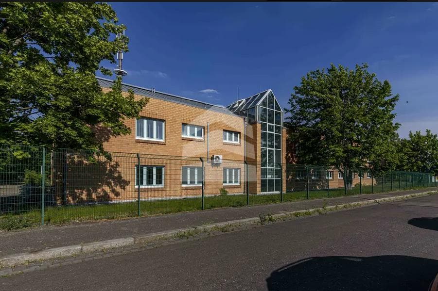 Freistehendes BUERO.gebäude mit 1544 m² teilbar ab 542 m² als Firmensitz in Leipzig Nord