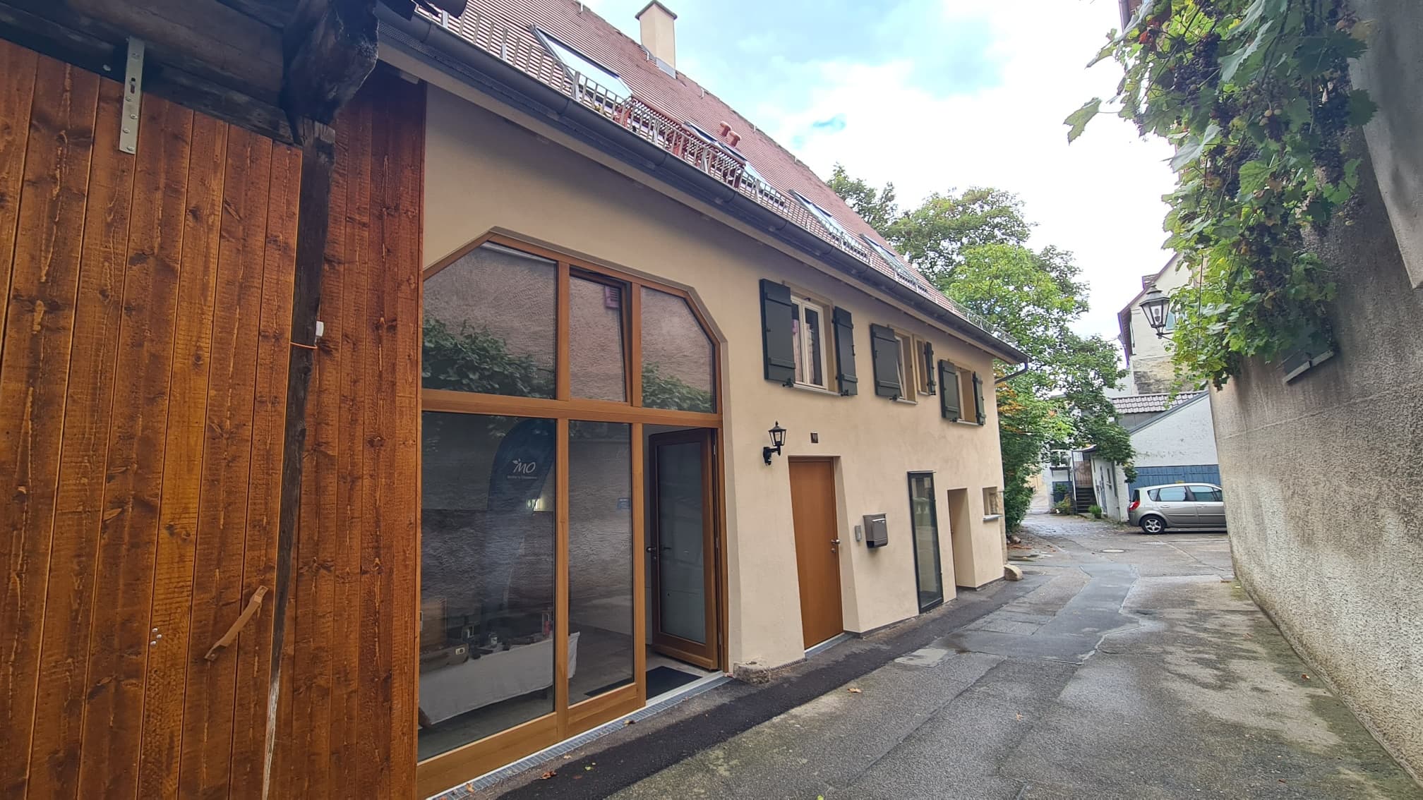 Saniertes Fachwerkgebäude am Fluss