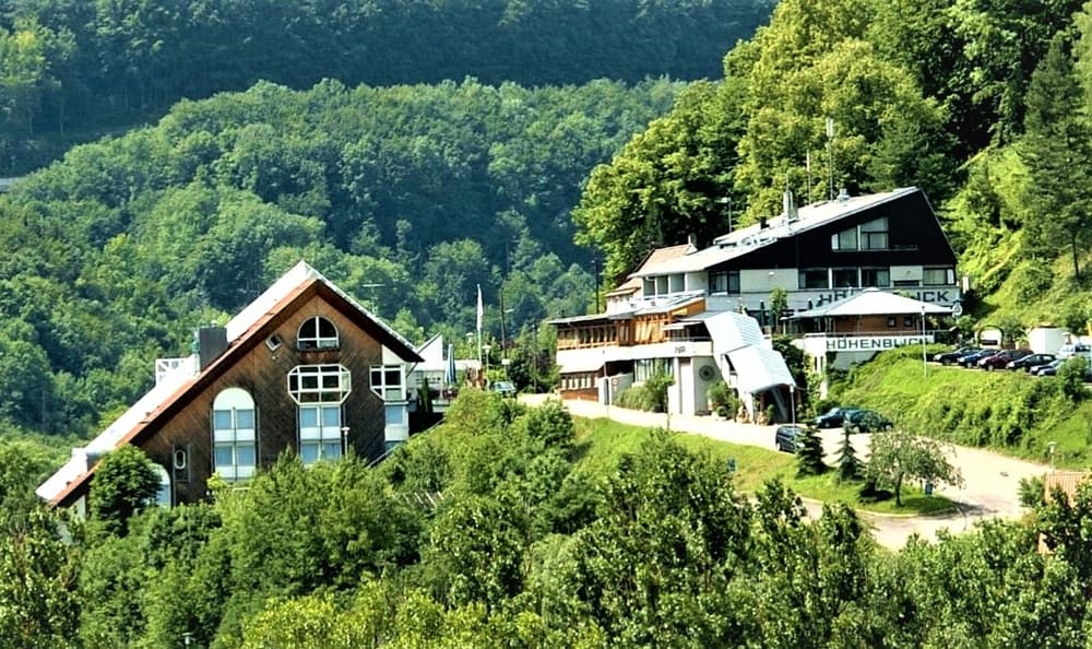 Gelegenheit! Hotel in bester Aussichtslage, Grundstück
ca. 11.340 m², ca. 80 Kfz-Stellplätze.