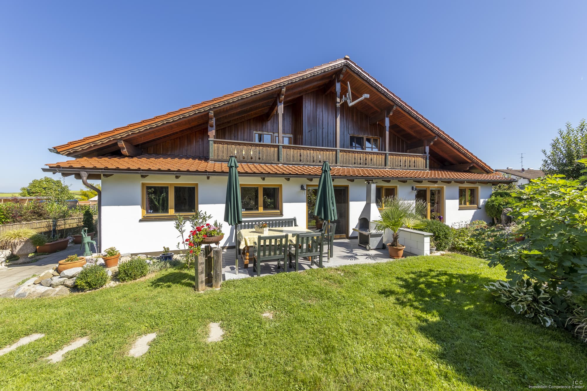 *** VERKAUFT ***
Neuwertiges Landhaus mit neuer PV-Anlage in ruhiger Lage in Kößlarn, sofort bezugsfertig