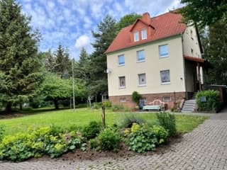 MFH (3 Wohnungen) in Neuses - ruhige Lage- 2 Grundstücke (insg.1.750 m²)