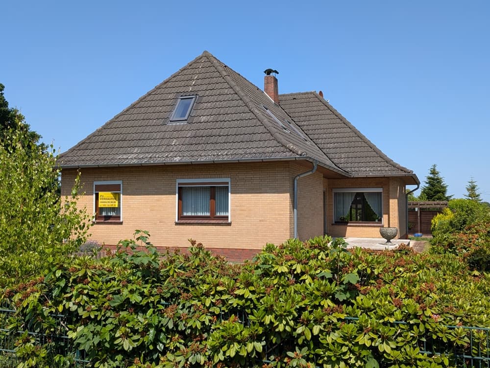 Familienfreundlicher Bungalow mit Wintergarten, Ausbaureserve und schön zugeschnittenem Garten!