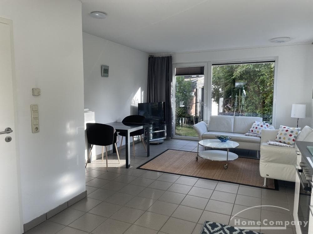 2 Zi.Whg. über 2 Ebenen, möbl., mit Terrasse.