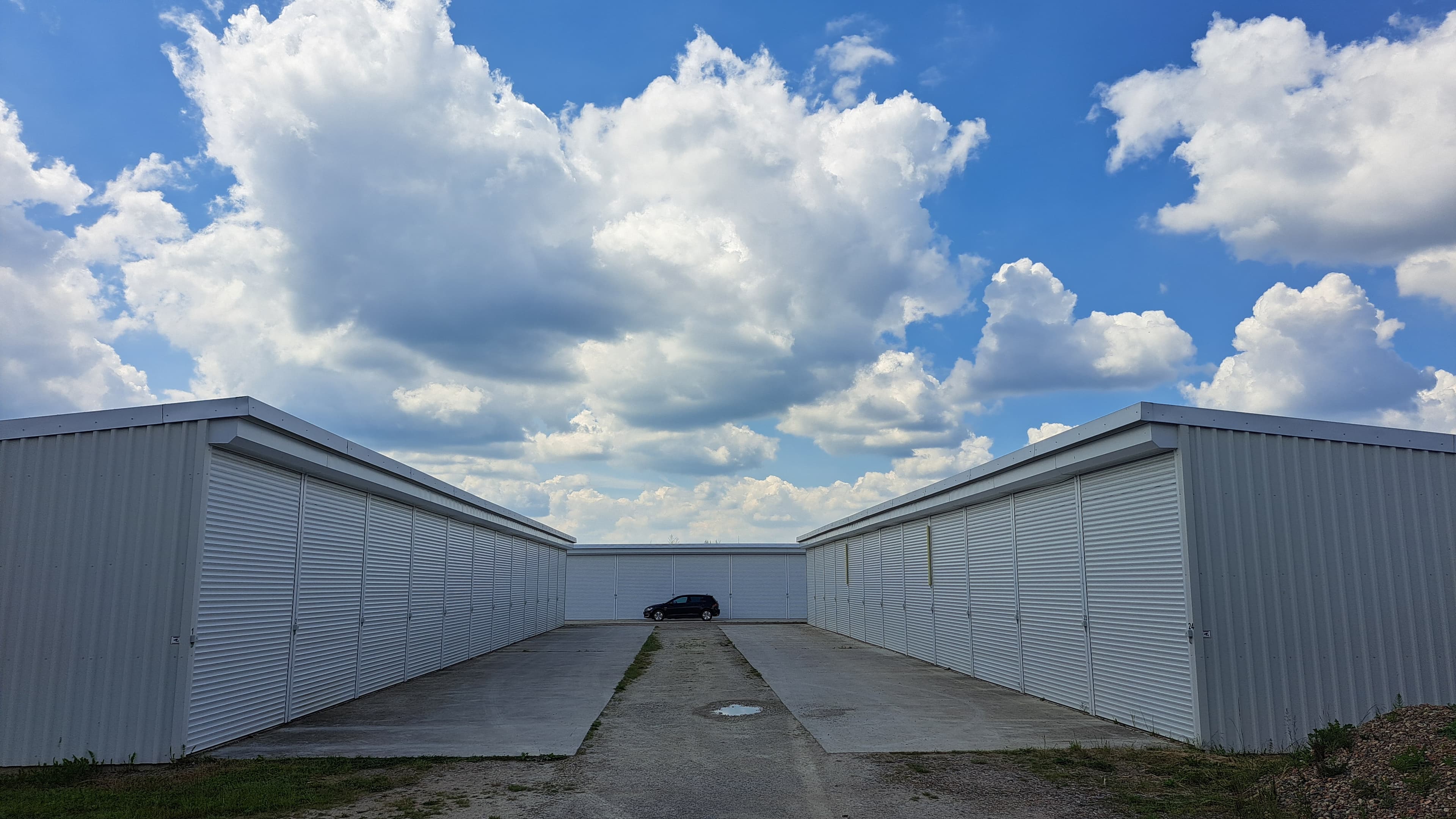Gewerbepark mit Garagen, Hallen, Büros und Werkstätten in Süpplingen