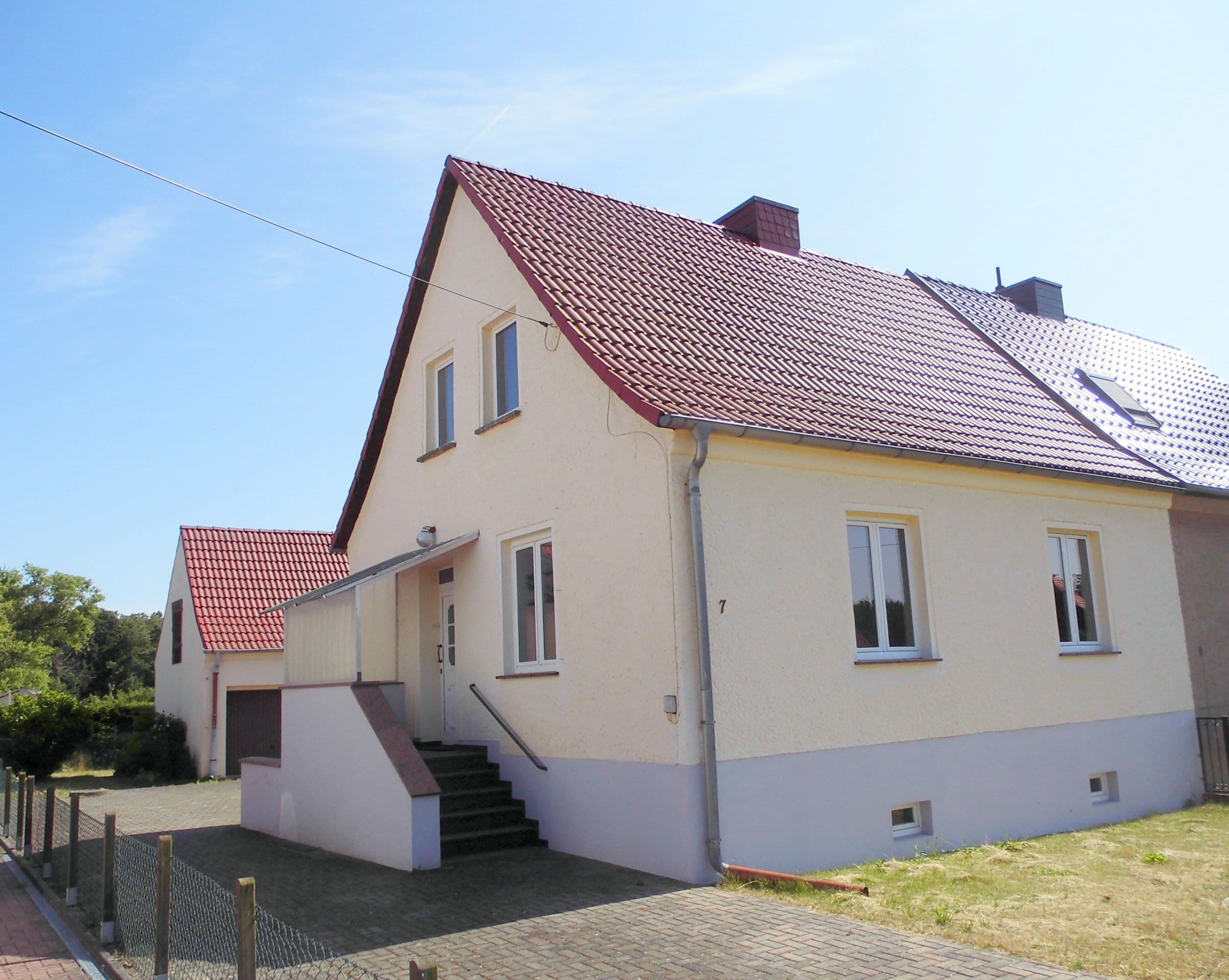 Doppelhaushälfte in ruhiger Dorflage