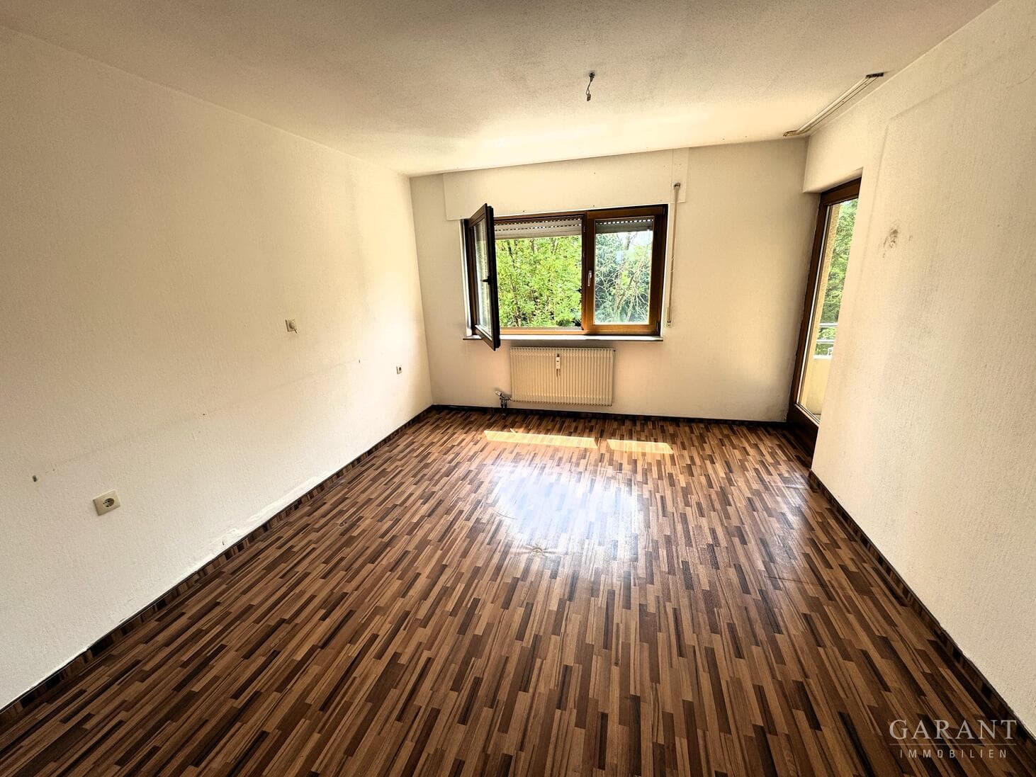 SOFORT FREI -- 3,5 Zimmer-Wohnung mit Balkon und Autostellplatz!