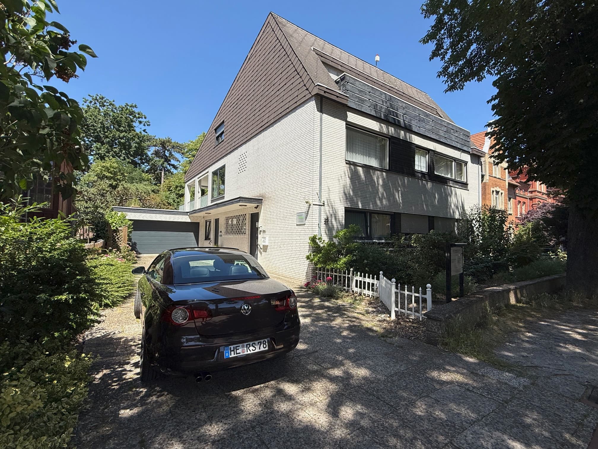Repräsentative Immobilie:vermietete Praxis und großzügige Wohnung auf 2 Etagen.Sauna,Pool,Balkone