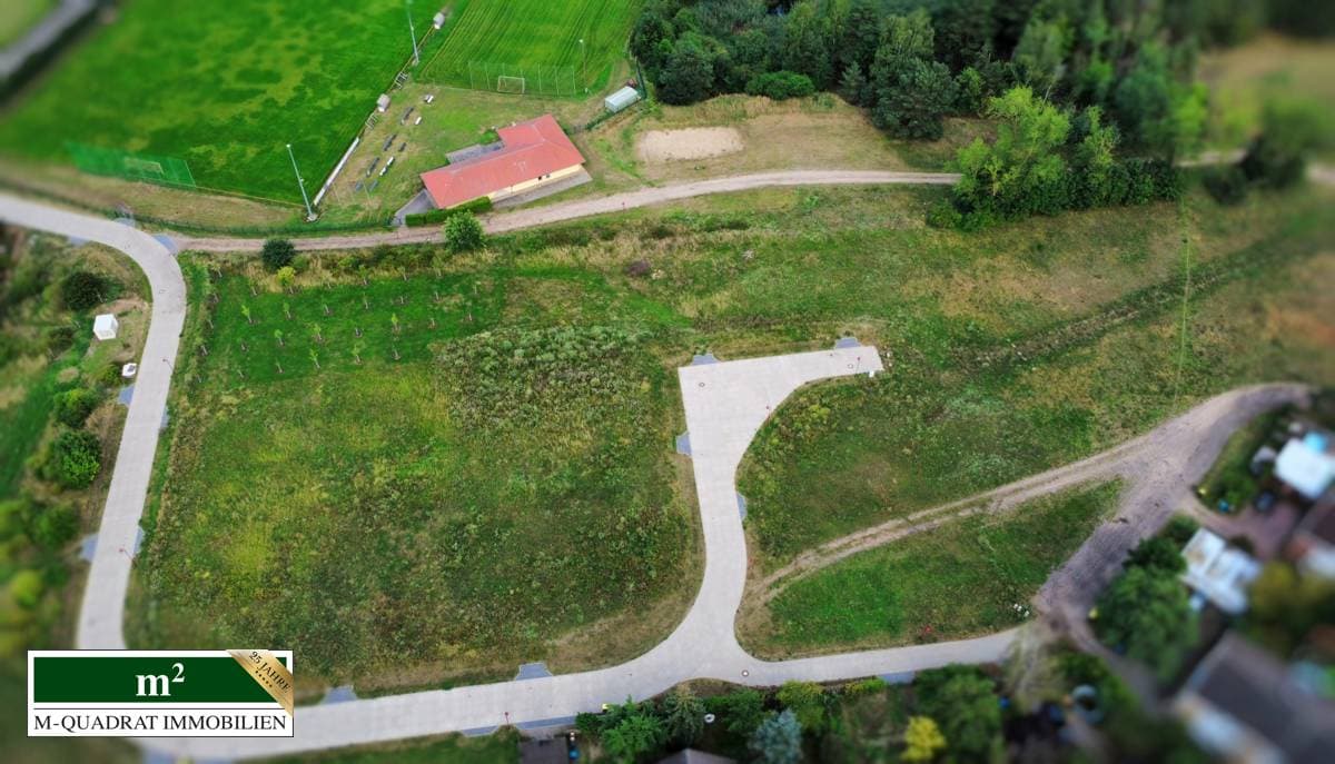 Attraktives Baugrundstück in Randlage "Wohngebiet am Sportplatz" . Der Platz für Ihr Zuhause !