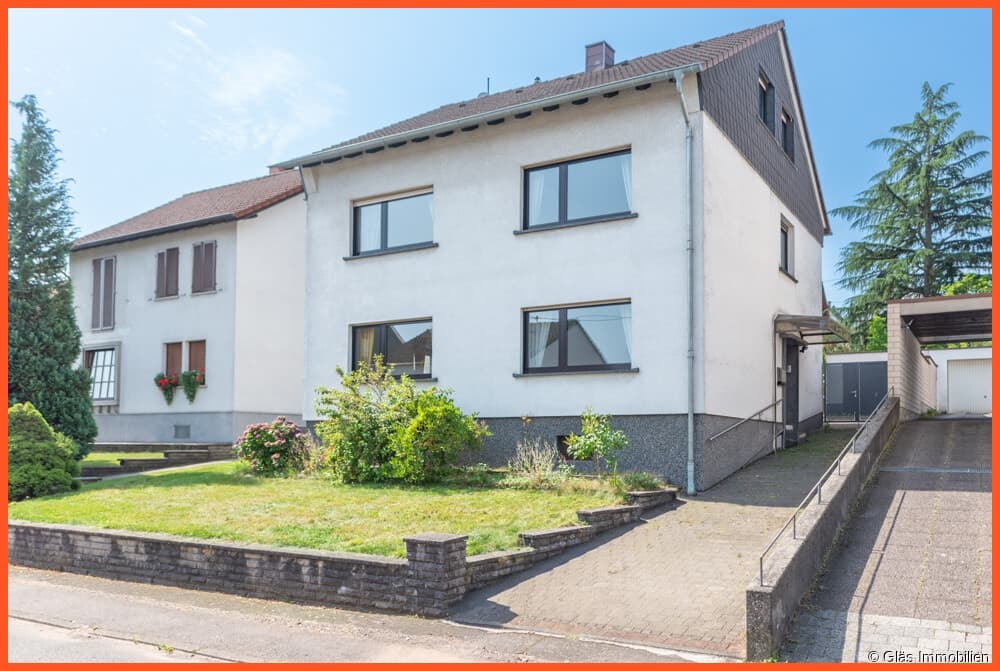 Glockenberg - Zweifamilienhaus mit Ausbaureserve und Garage in bevorzugter Wohnlage