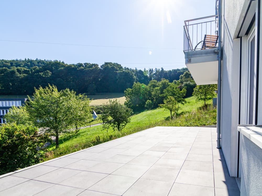 Moderne Erdgeschosswohnung auf dem Hünerberg mit weitläufiger Terrasse und Wiesentalblick