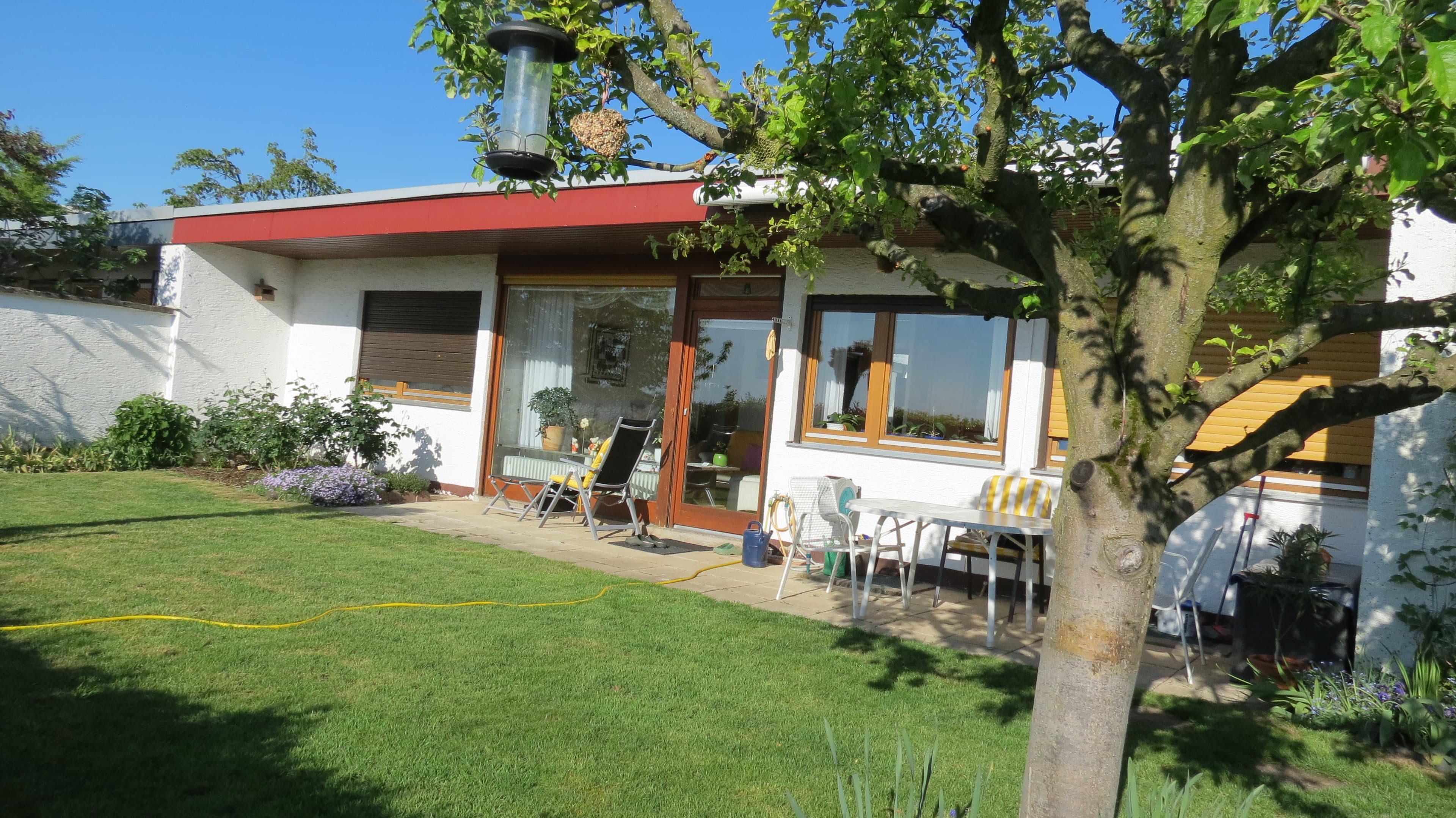 Gepflegter schöner Atrium-Bungalow in unverbaubarer Süd-West-Lage in Nieder-Olm mit Garage