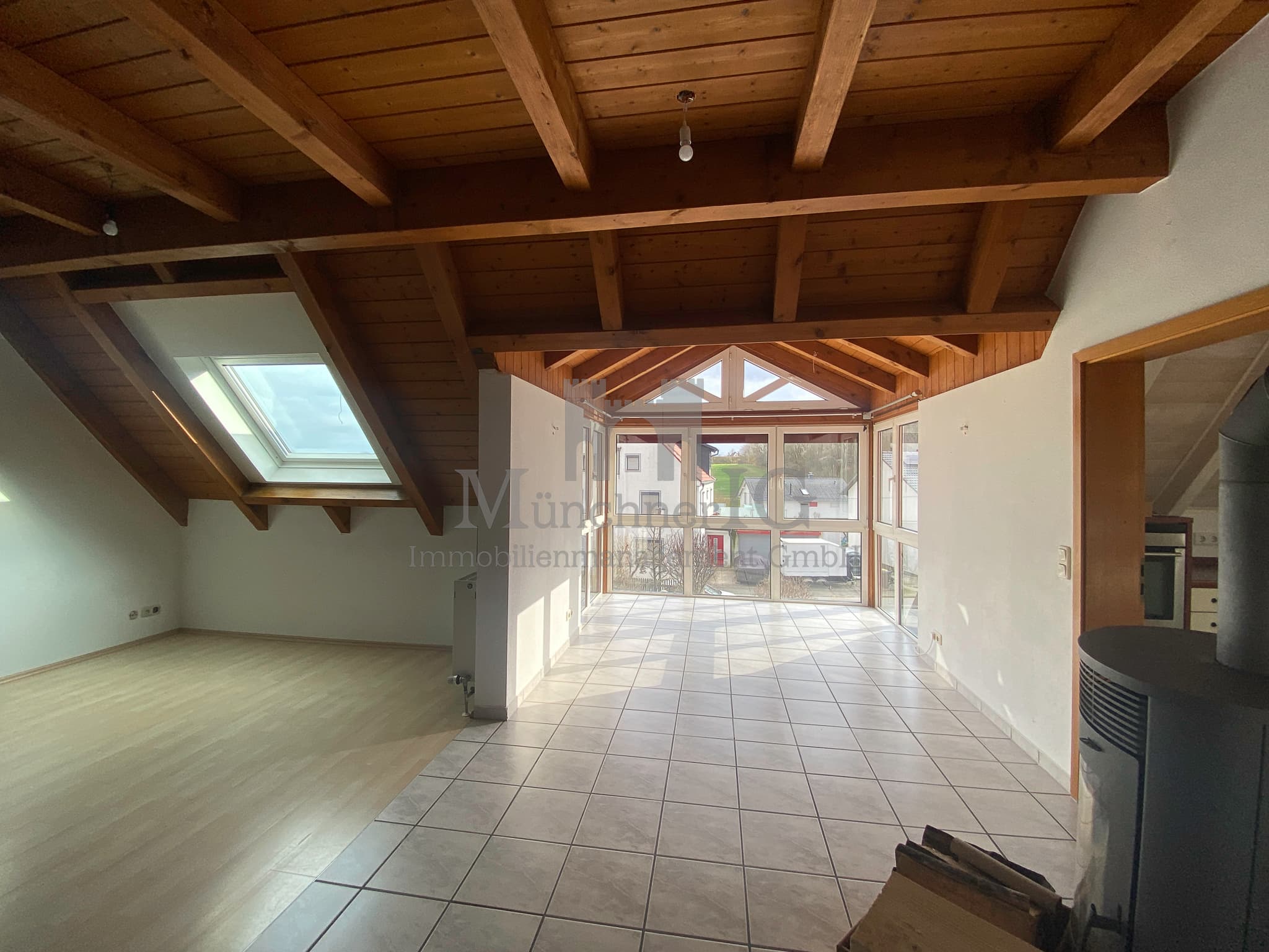 MÜNCHNER IG: Exklusives Maisonette-Refugium unterm Dach – Weitblick und Wohnkultur vereint!