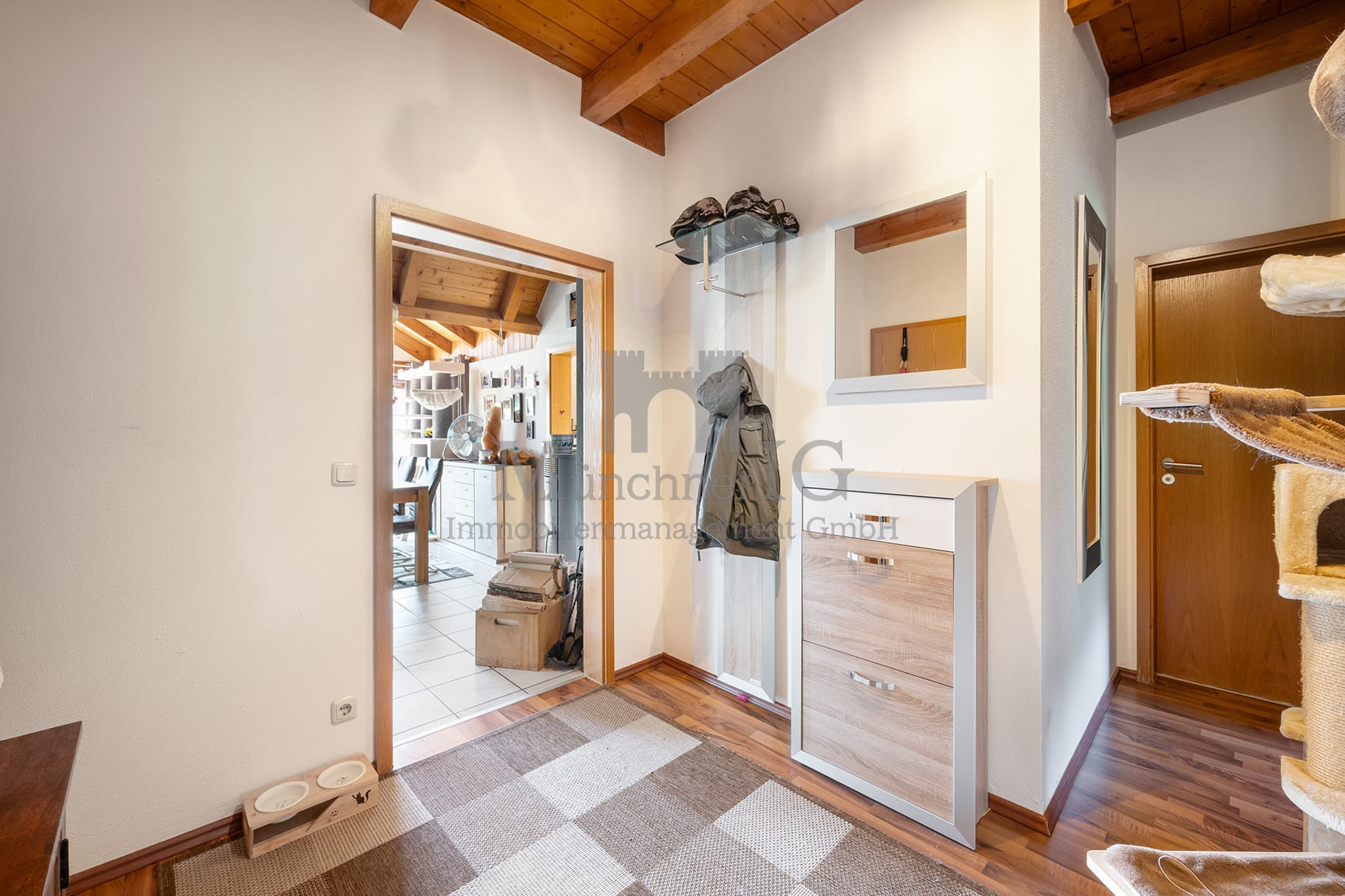MÜNCHNER IG: Helle Dachwohnung mit Galerie und Ausblick – Wohnen auf höchstem Niveau!