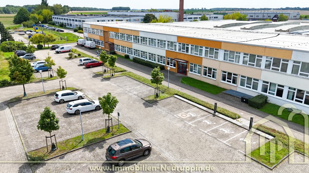 Individuell anpassbare Büroflächen mit Stellplätzen in Neuruppin-Treskow