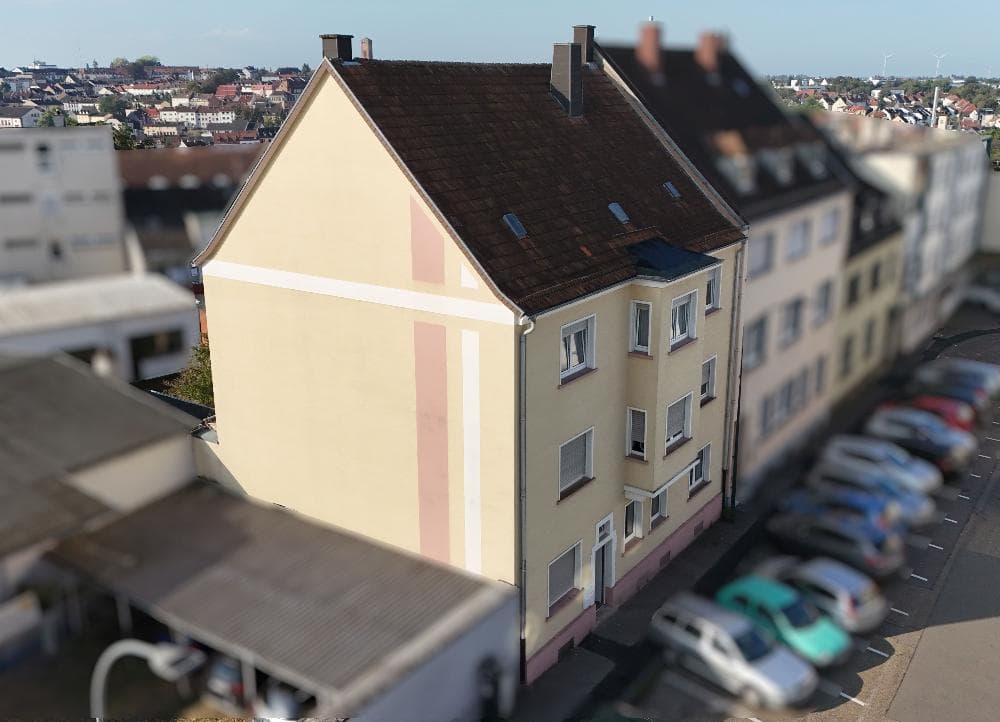 +++Stadtzentrum: Attraktives, gepflegtes 4-Familienhaus mit Südbalkonen, Südgarten und Ausbaureserve in bester Wohnlage+++