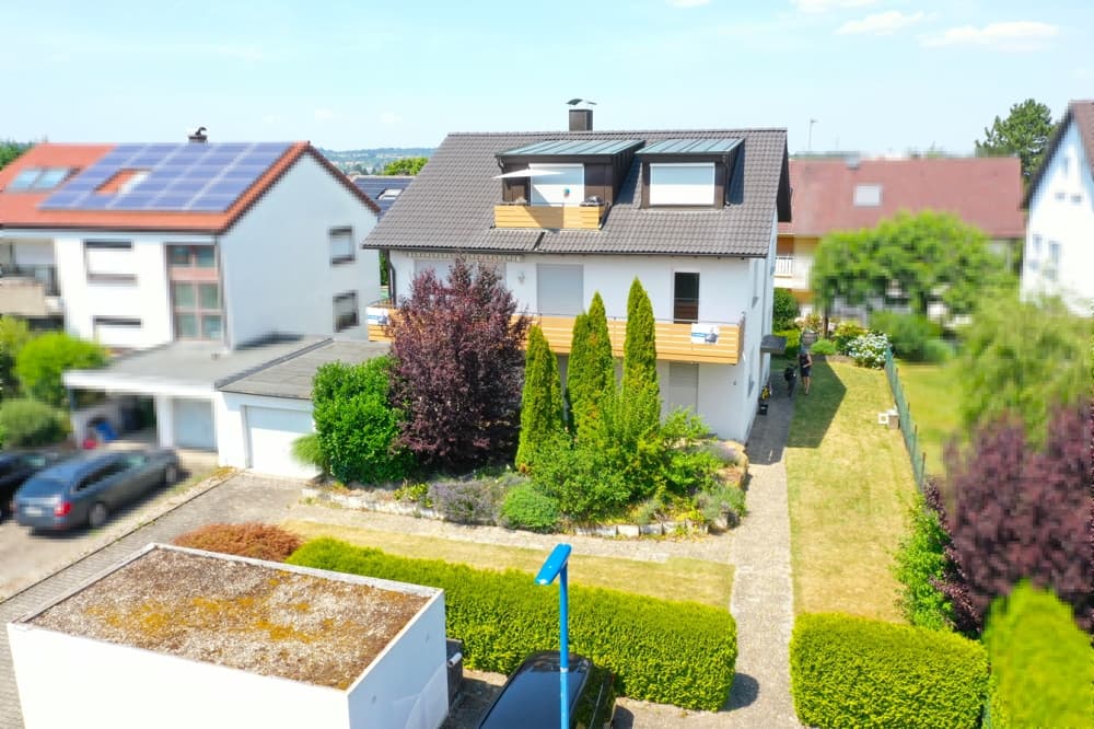 3 FAMILIENHAUS IN SEHR BEGEHRTER LAGE MIT TERRASSE, BALKONEN, 2 GARAGEN SOWIE 2 STELLPLÄTZEN