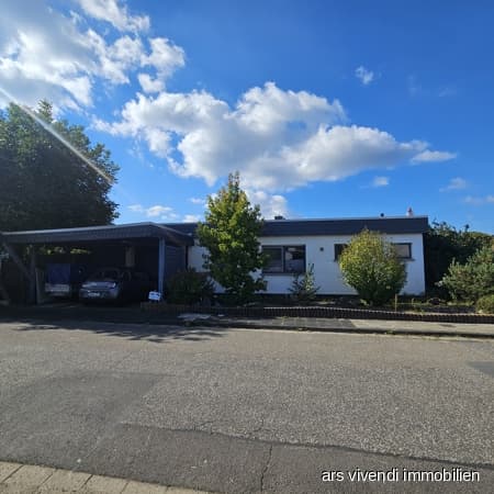Ars Vivendi Immobilien: Bungalow in ruhiger Seitenstraße - 1 Haus - mehrere Möglichkeiten!
