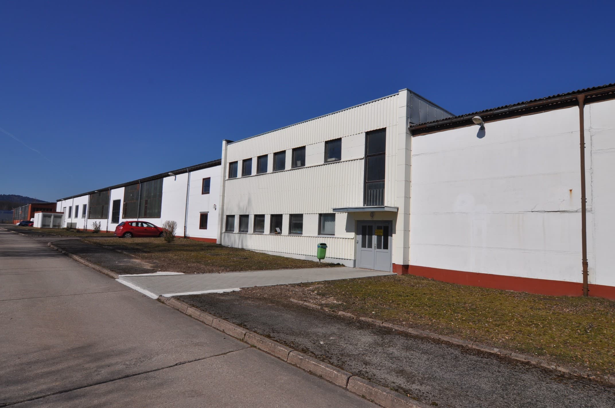 Großzügige Produktions- und Lagerhalle in Zella-Mehlis