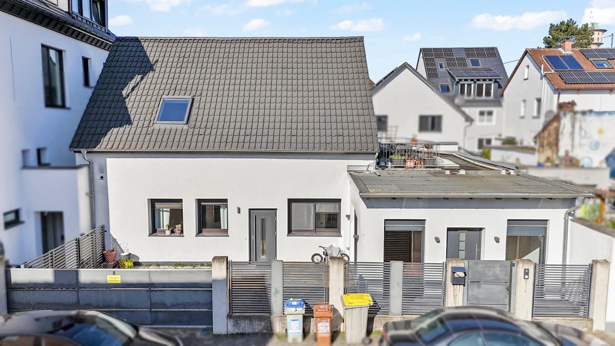 Charmantes Zweifamilienhaus in guter Lage mit hochwertige Ausstattung