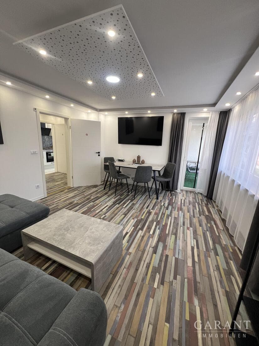 Stylisch, saniert & mit Fernblick - Moderne 2 Zimmer-Wohnung in Top-Lage 