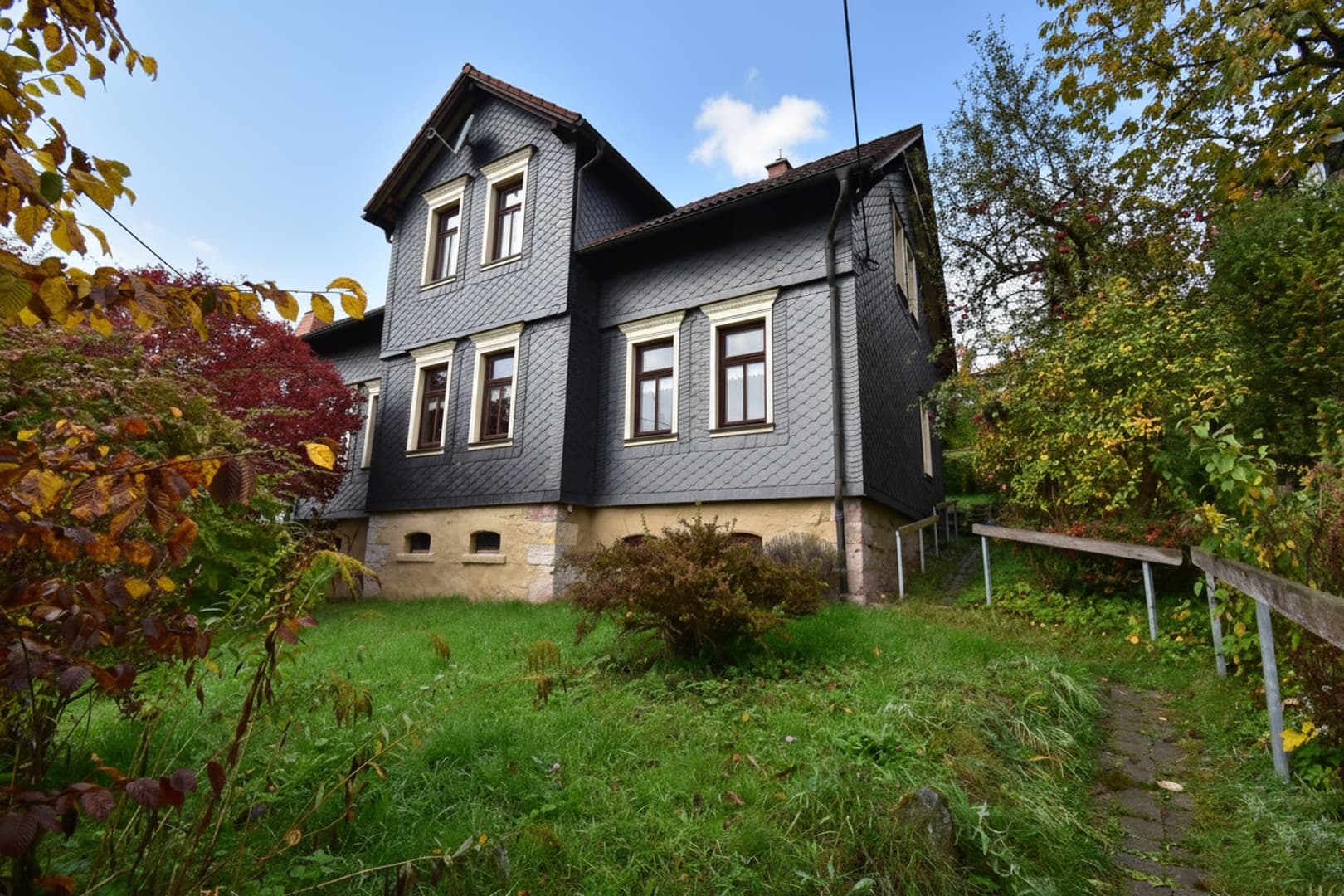 Freistehendes Ein- bis Zweifamilienhaus