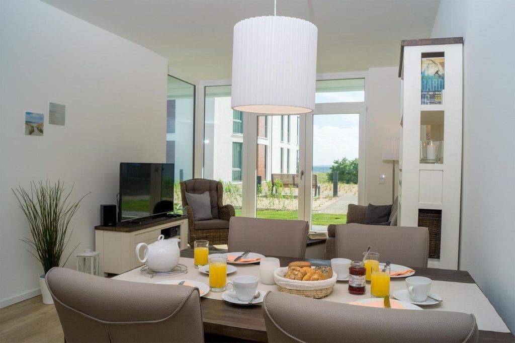 Großzügige, elegante Ferienwohnung mit Meerblick nur 50 m vom Strand