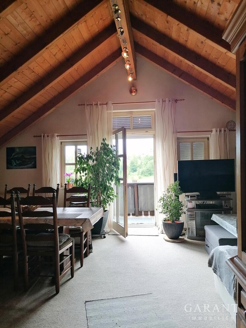 3 Zimmer-Dachgeschoss-Wohnung!