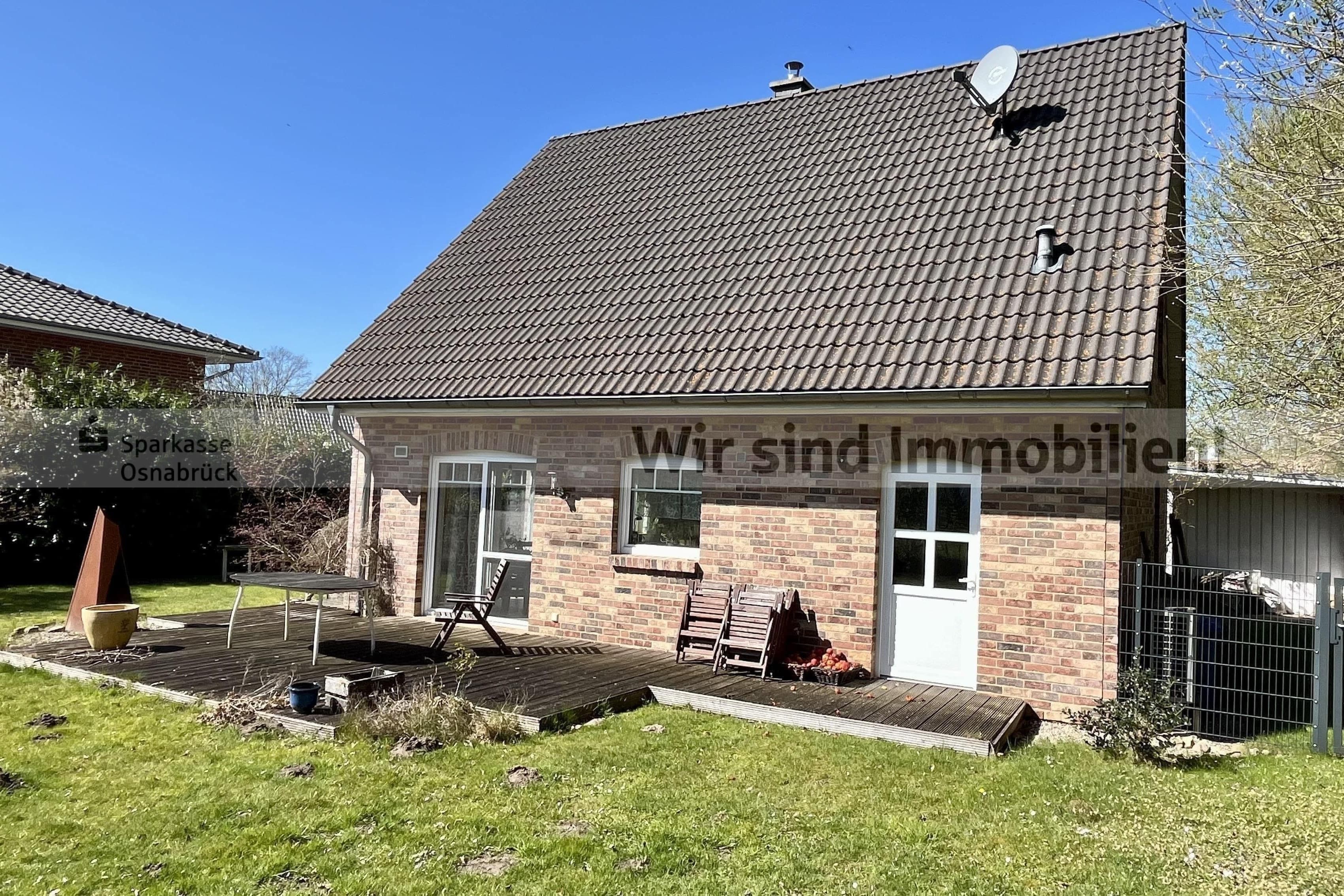 Junges Haus mit moderner effizienter Haustechnik