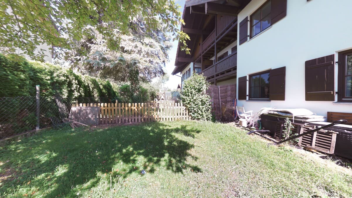 Gepflegte, vermietete 2-Zimmerwohnung mit Garten in Freilassing, Ortsteil Hofham - inkl. TG Platz.