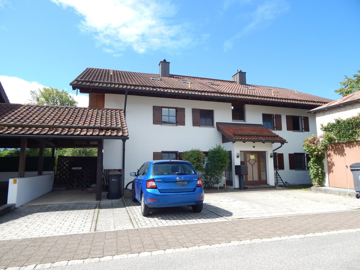 Gepflegte 2-Zimmerwohnung mit Garten in Freilassing/Hofham - inkl. TG Platz. - frei ab 01.08.2026