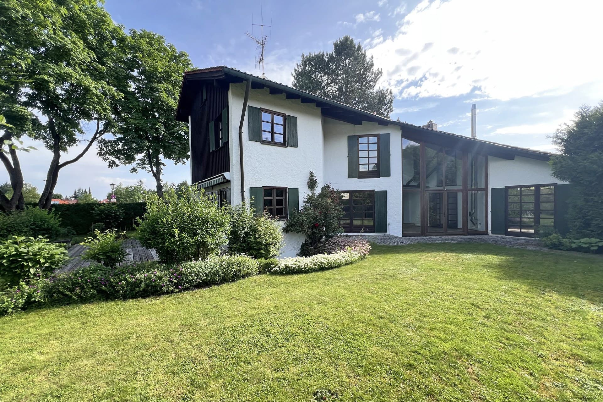 AIGNER - Seeshaupt - Großzügiges Einfamilienhaus mit idealem Grundriss und idyllischem Garten