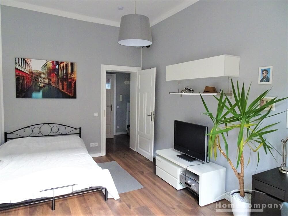 2300244 HomeCompany Dresden Möbliert/Furnished 2-Zimmer Wohnung mit Balkon in Dresden-Pieschen max. 2 Personen