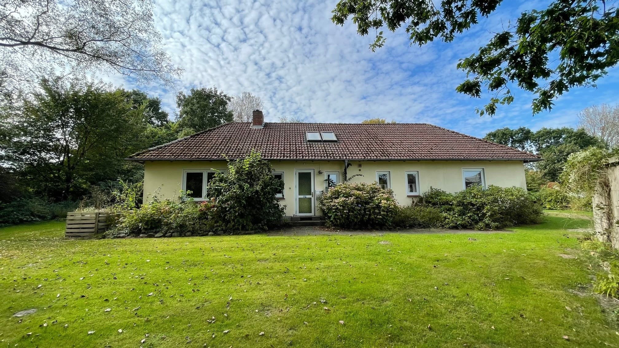 Großzügiges Grundstück mit Versammlungshaus in einem § 34-BauGB-Gebiet!