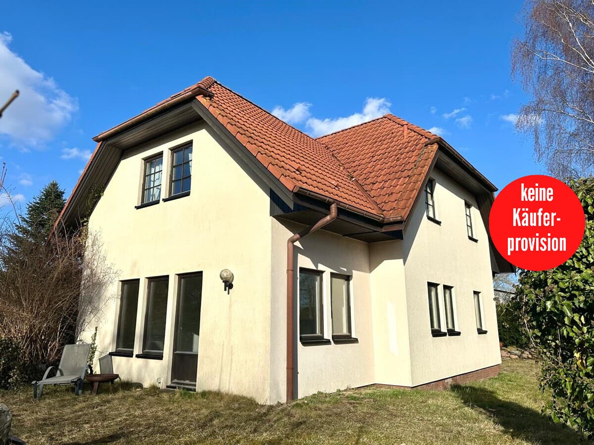 HORN IMMOBILIEN ++ ca. 8 km bis Neubrandenburg ++ ein großes Haus mit 5 Zimmern