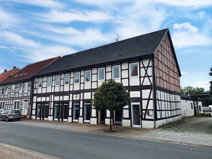Vielseitig nutzbare Gewerbeeinheit sowie Betriebswohnung in zentraler Lage von Clenze zu vermieten!