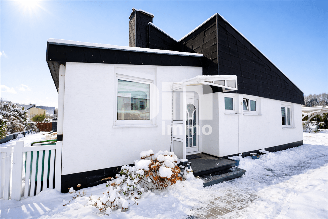 (R)eserviert! Altengerechter gepflegter Bungalow mit Gartenbereich, Terrasse, Garage 