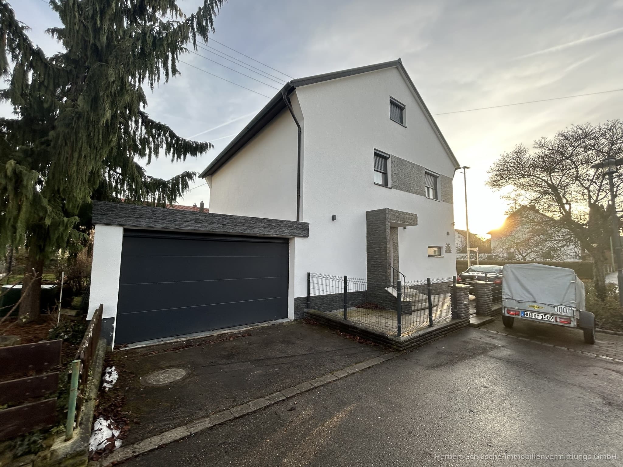 Wohnjuwel - Modernes ansprechendes kernsaniertes Einfamilienhaus in Vöhringen mit Ausbaupotential