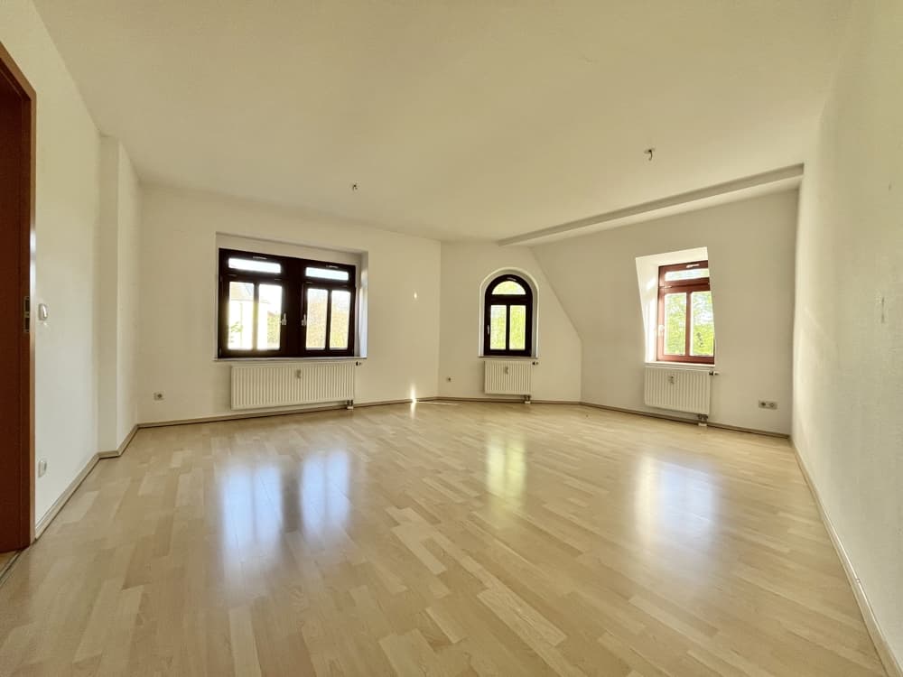 Freie tolle Familienwohnung im Dachgeschoss über 2 Etagen in begehrter Lage von Dresden-Striesen