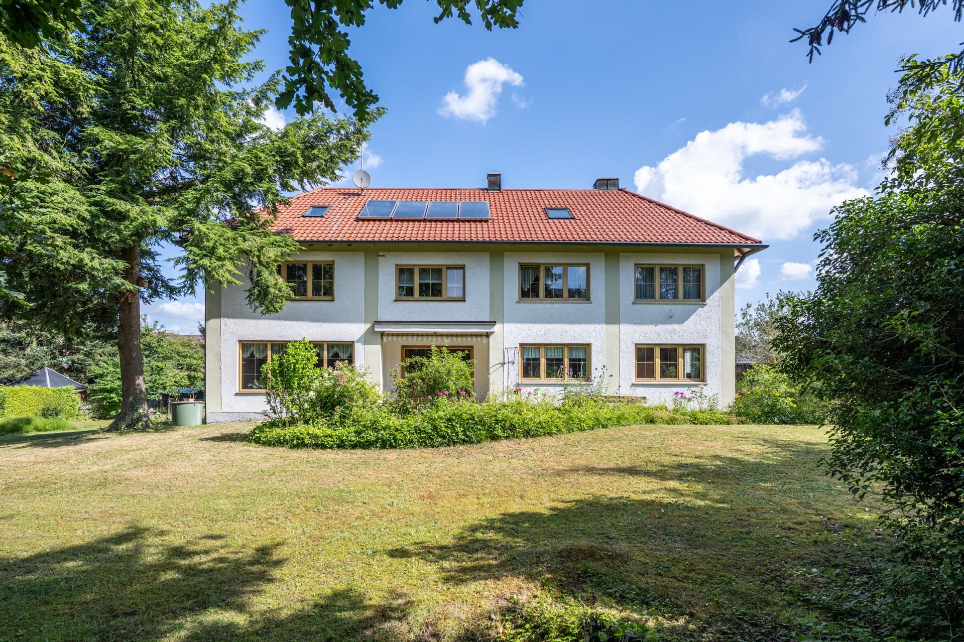 AIGNER-Großzügige Erdgeschosswohnung mit Schlossgarten