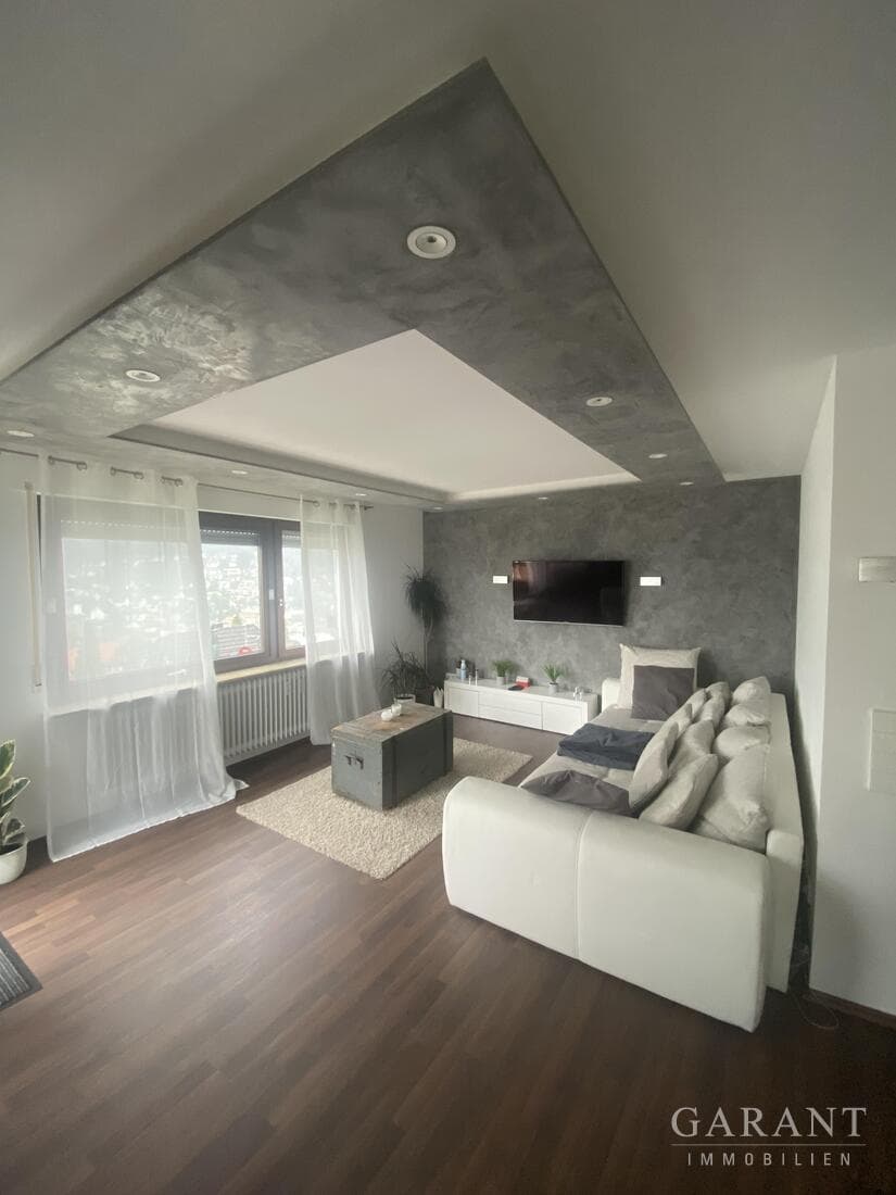 Panoramablick inklusive - stilvolle 2-Zimmer-Eigentumswohnung mit Balkon und Garage