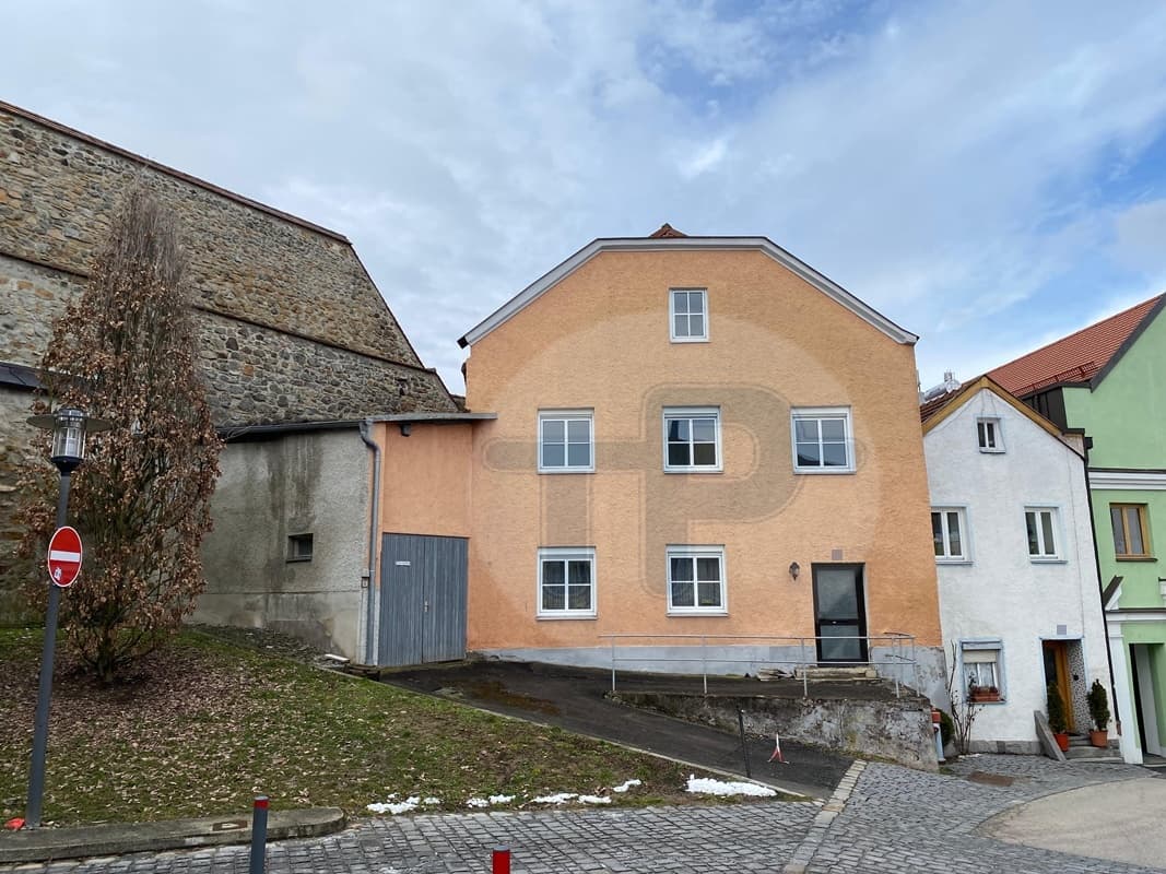 HISTORISCHES ALTSTADTHAUS
IM ZENTRUM DER DONAUSTADT VILSHOFEN 
