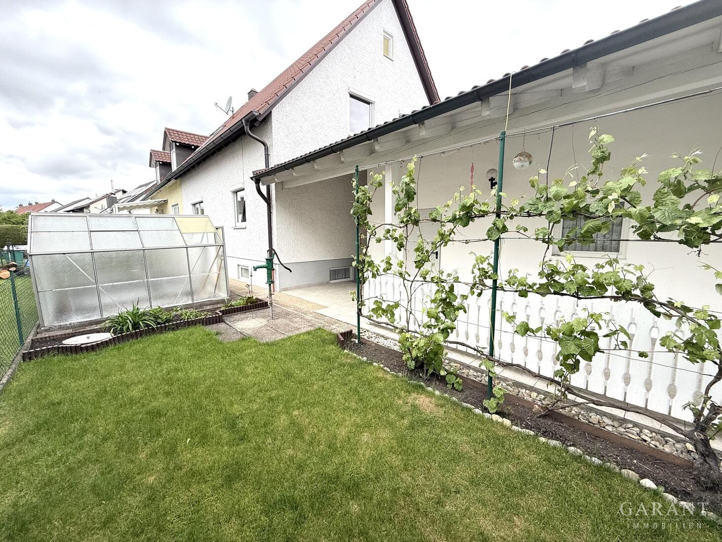 Familienfreundliche Doppelhaushälfte mit Garten, Garage und flexibler Nutzung