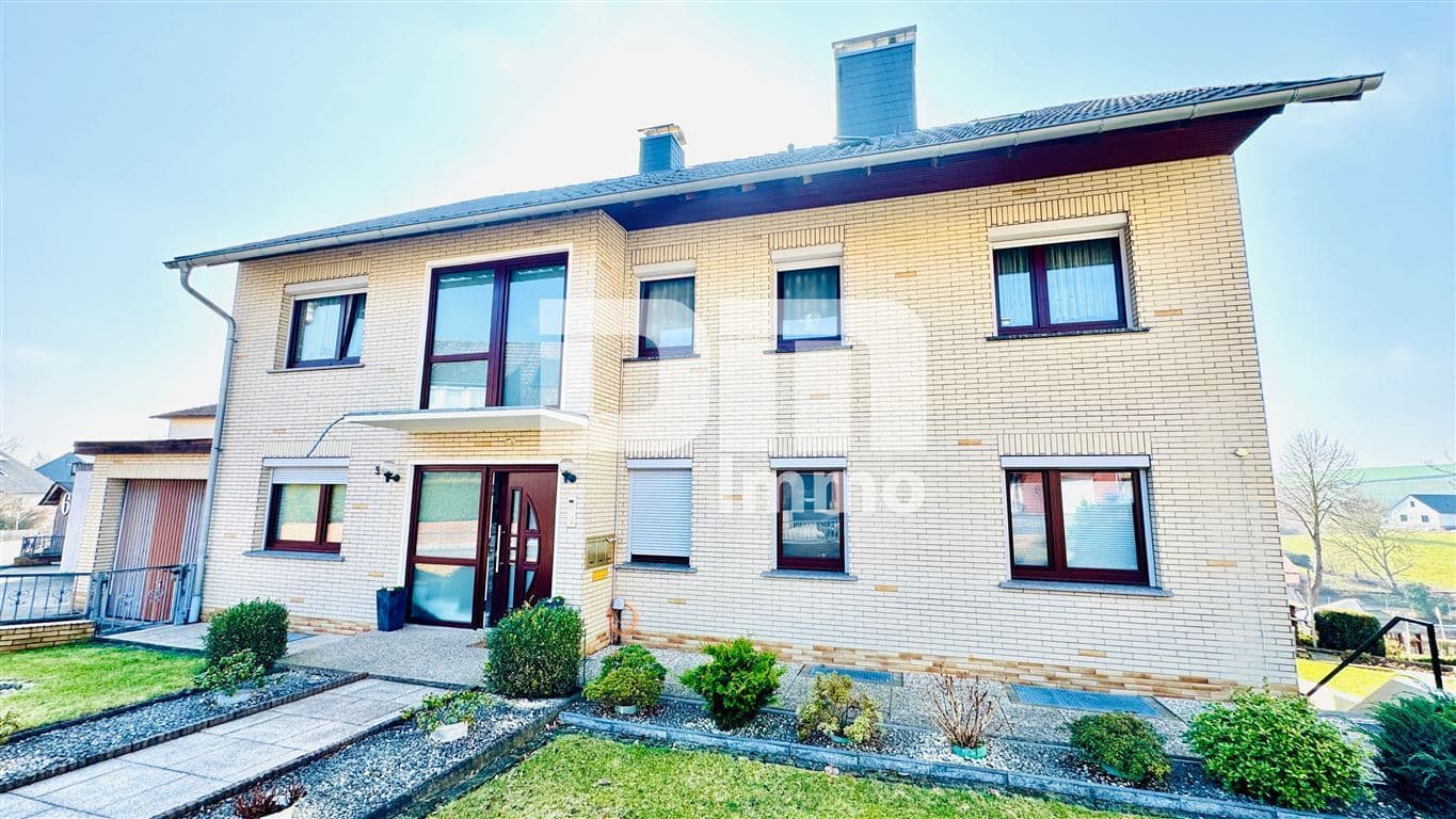 Modernisiertes Ein-/ Zweifamilienhaus inkl. PV-Anlage +
Garage auf Traumgrundstück