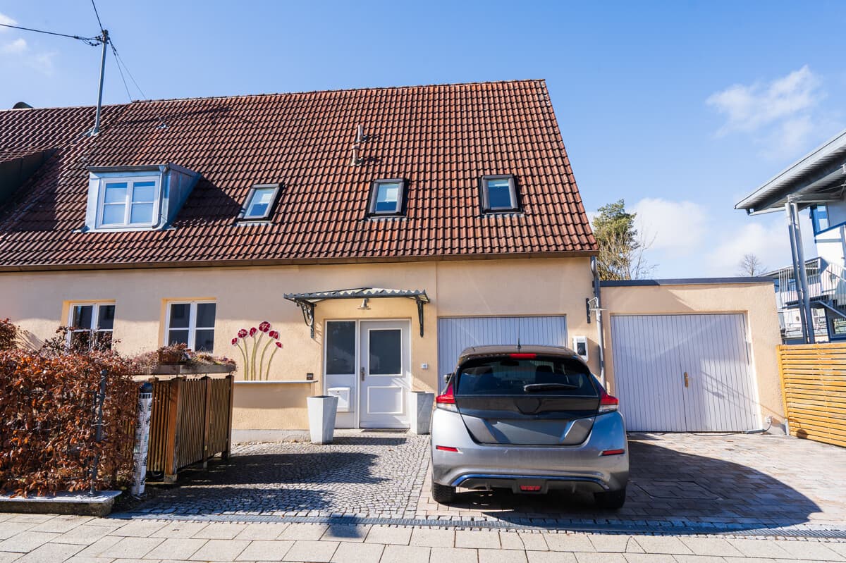 ***Heike Borchers Immobilien***Exklusives Familiendomizil mit Traumgarten, Wellnessoase & Kamin***