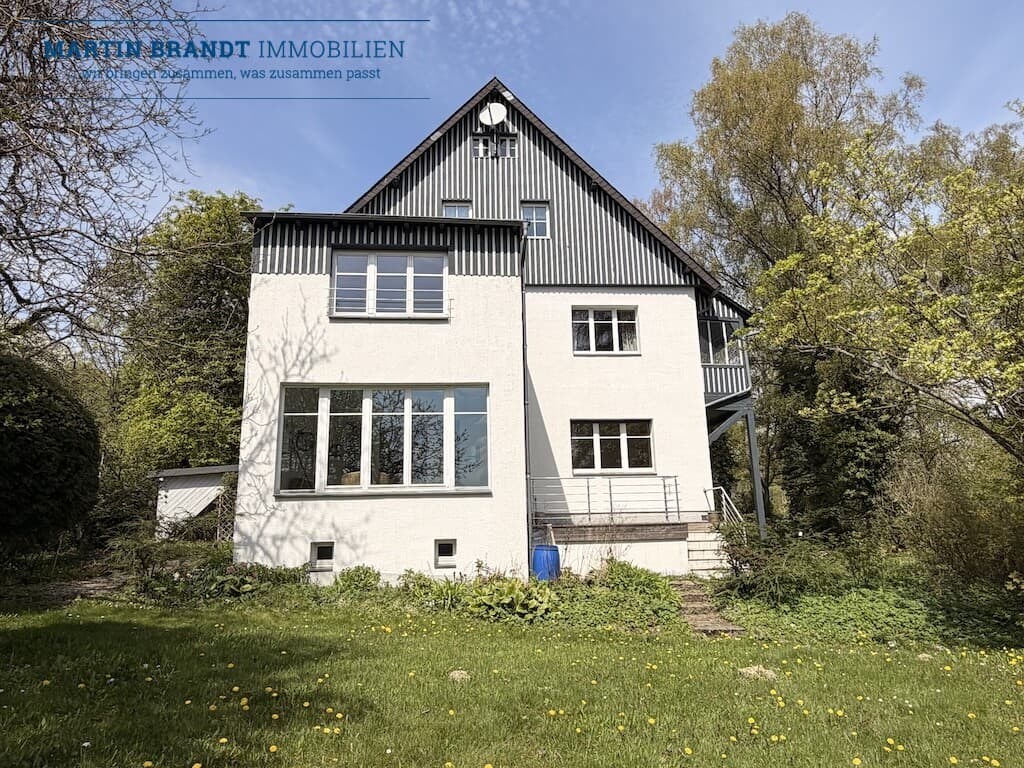 Traumhaftes Anwesen (drei Wohneinheiten) mit 
parkähnlicher Gartenanlage in Waldems/Steinfischbach